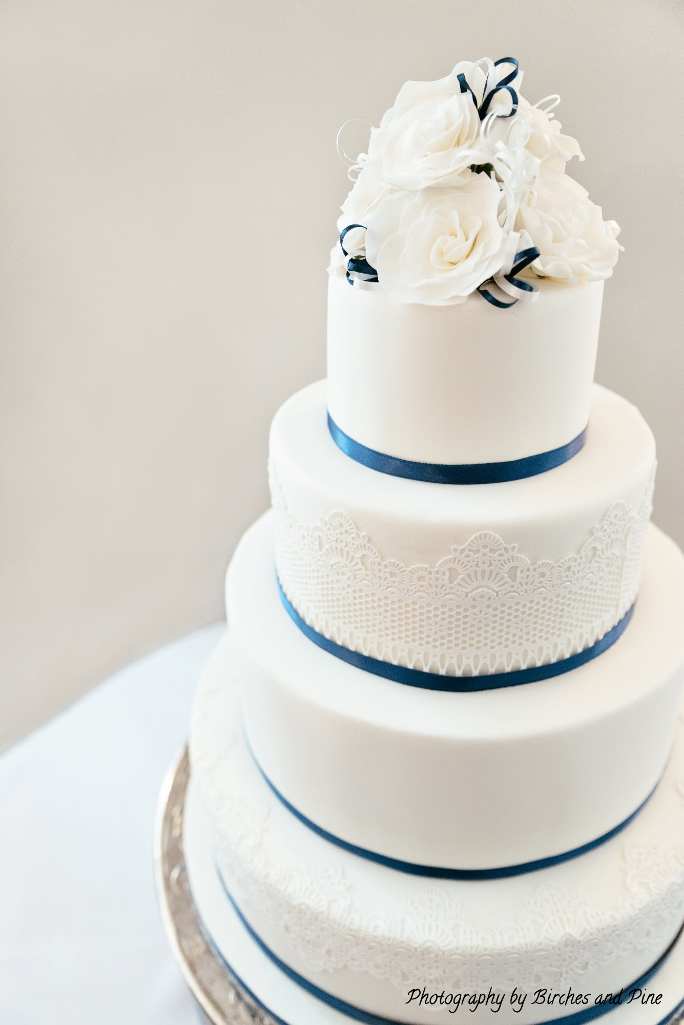 Lace and Roses Wedding cake